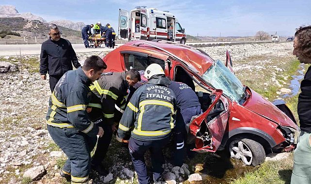 Kontrolden çıkan otomobil şarampole savruldu: 2 yaralı