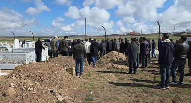 Köpeklerin saldırısında ölen çocuk toprağa verildi