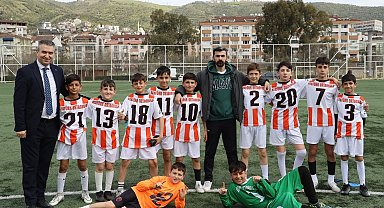 Körfez'de 23 Nisan futbol turnuvasının şampiyonu Atatürk Ortaokulu oldu