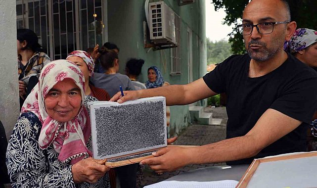 Köyceğiz'de 98 üreticiye İpekböceği larvası dağıtıldı