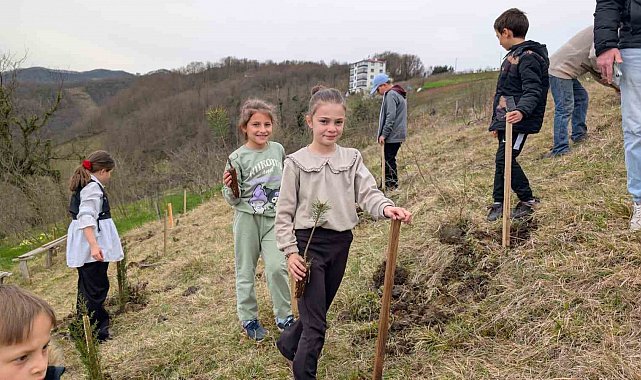 Köylerine hatıra ormanı kazandırdılar