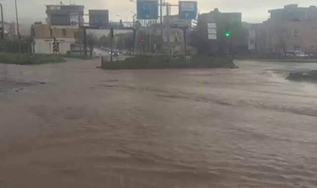 Kurtalan'da sağanak yağış hayatı olumsuz etkiledi