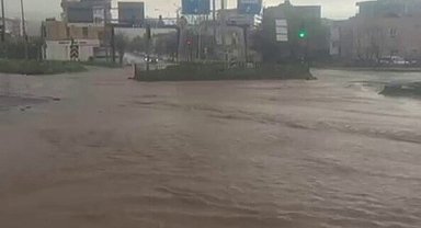 Kurtalan'da sağanak yağış hayatı olumsuz etkiledi