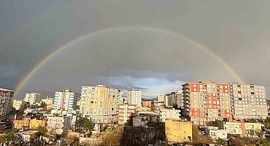 Kurtalan'da yağmur sonrası gökkuşağı göz kamaştırdı