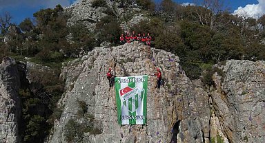 Kurtarma ekipleri, Bursaspor bayrağını zirvede dalgalandırdı