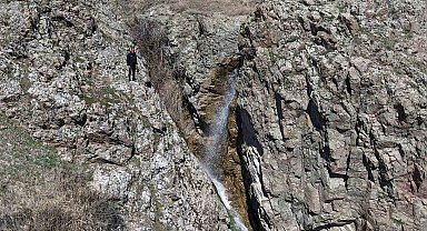 Kuruyan 30 yıllık şelale, yağışlarla birlikte yeniden canlandı