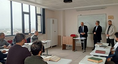 Kütahya'da imam hatip ve müezzin kayyımlara hizmet içi eğitim kursu