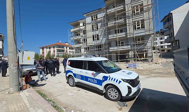 Kütahya'da iskele çöktü: 2 işçi yaralandı