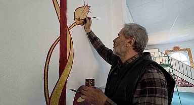 Kütahyalı imam görev yaptığı camileri hat ve nakkaş sanatı ile süslüyor