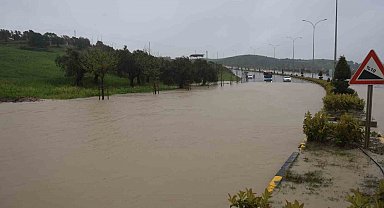 Kuvvetli yağışın etkili olduğu Antakya'da eğitime 1 gün ara verildi