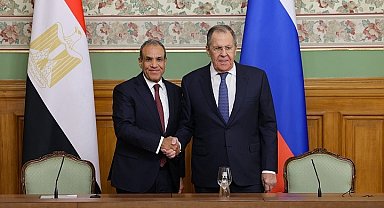 Lavrov: "ABD'nin sadece Hürmüz'ün açılmasını talep etmesi değil, savaşı sonlandırması da gerekiyor"