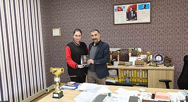 Lise öğrencisi kadın ölümlerini romanlaştırdı