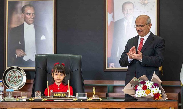 Malatya Büyükşehir Belediye Başkanı Sami Er, koltuğunu Ece Sayar'a devretti