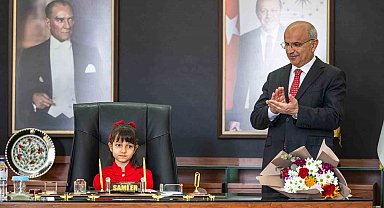 Malatya Büyükşehir Belediye Başkanı Sami Er, koltuğunu Ece Sayar'a devretti