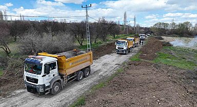 Malatya Büyükşehir Belediyesi Akçadağ'da grup yolunu yeniliyor