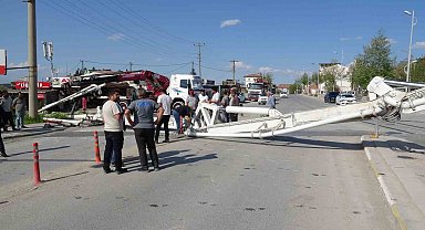 Malatya'da beton pompası devrildi, faciadan dönüldü
