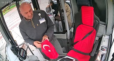 Malatya'da otobüs şoförünün bayrak hassasiyeti