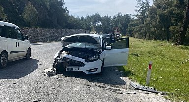 Manisa'da otomobiller çarpıştı: 4 kişi yaralandı