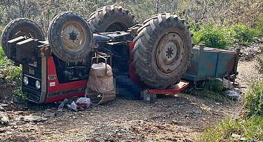 Manisa'da traktör devrildi: 3 ölü