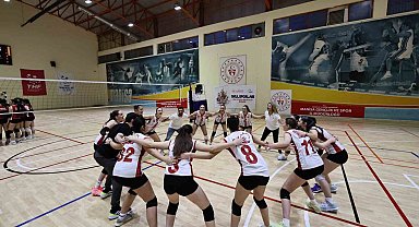 Manisa'da Yıldız Kızlar Voleybol İl Şampiyonu Değerli Zamanlar Spor Kulübü oldu