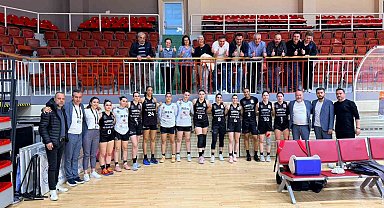 Manisa'nın potadaki tek kadın takımı yarı finalde