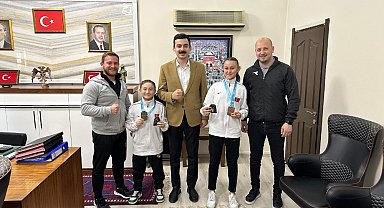 Manyas'tan karate şampiyonasında çifte derece