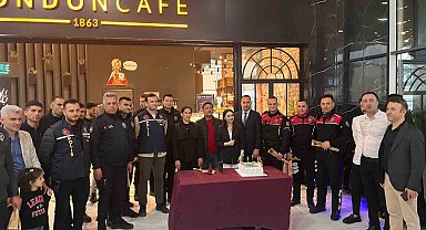 Mardin'de kavga ihbarına giden polislere sürpriz kutlama