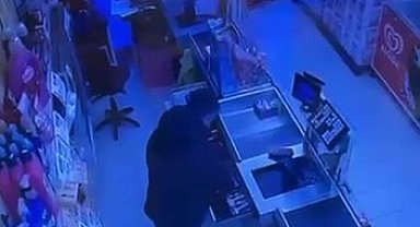 Marketten nakit para ve sigara çalan şüpheli kameralara yansıdı