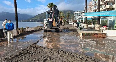 Marmaris'te sağanak ve fırtına etkili oldu
