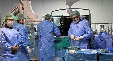 MEAH'ta kapalı sistemle yüksek riskli 4 hastanın kalp kapağı değiştirildi