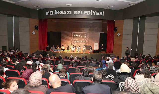 Mektep Melikgazi öğrencilerinin hazırladığı tiyatro oyunu büyük alkış topladı