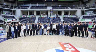 Merkezefendi Basketbol Takımı eğitime destek amacıyla parkeye çıktı