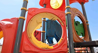 Mersin'de çocuk parkına çirkin saldırı: Oyun grupları ateşe verildi