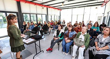 Mersin'de sosyal yaşama katkı sağlayan kurslar yoğun ilgi görüyor