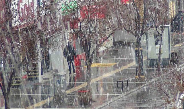 Meteoroloji uyardı: Kars'ta kar yağışı başladı