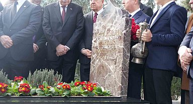 MHP Lideri Bahçeli, Türkeş'in kabrini ziyaret etti