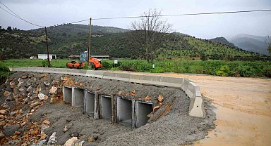 Milas'ta çöken köprü 26 saatte ulaşıma açıldı