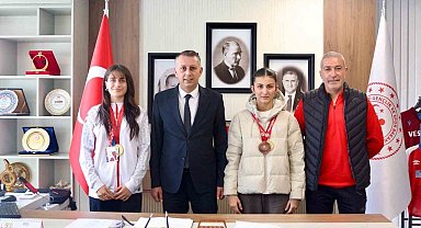 Milli boksörlerden İl Müdürü Dorul'a ziyaret