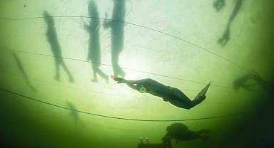 Milli sporcu Erken, Finlandiya'da dünya rekoru kırdı