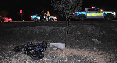 Minibüse arkadan çarpan motosiklet 70 metre sürüklendi: 1 yaralı