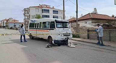 Minibüsün çarptığı elektrikli bisikletteki 2 çocuk ağır yaralandı