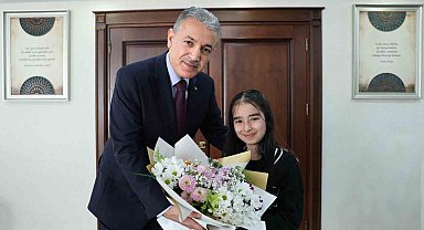 Minik Ela Naz, valilik koltuğuna oturdu