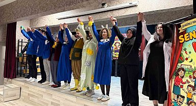 Minik kalplere tiyatro dokunuşu: "Seni Yaramaz Virüs" oyunu büyük ilgi gördü