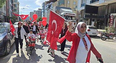 Minik öğrenciler 3 tekerlekli bisikletleriyle kaymakamlığı ziyaret etti