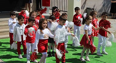 Minik öğrenciler polis abileri unutmadı