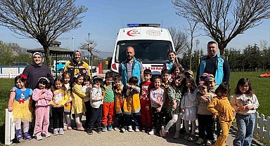 Minik öğrencilere diş eğitimi ve 112 tanıtımı yapıldı