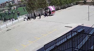Minik yüreklerin polise yaptığı jest kalpleri ısıttı