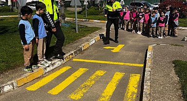 Minikler trafiği eğlenerek öğrendi