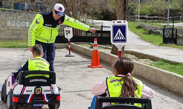 Minikler trafik güvenliğini jandarmadan öğrendi