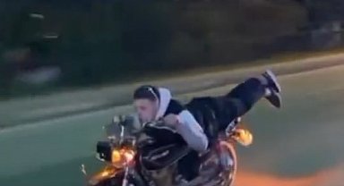 Motosiklet üzerinde tehlikeli şov